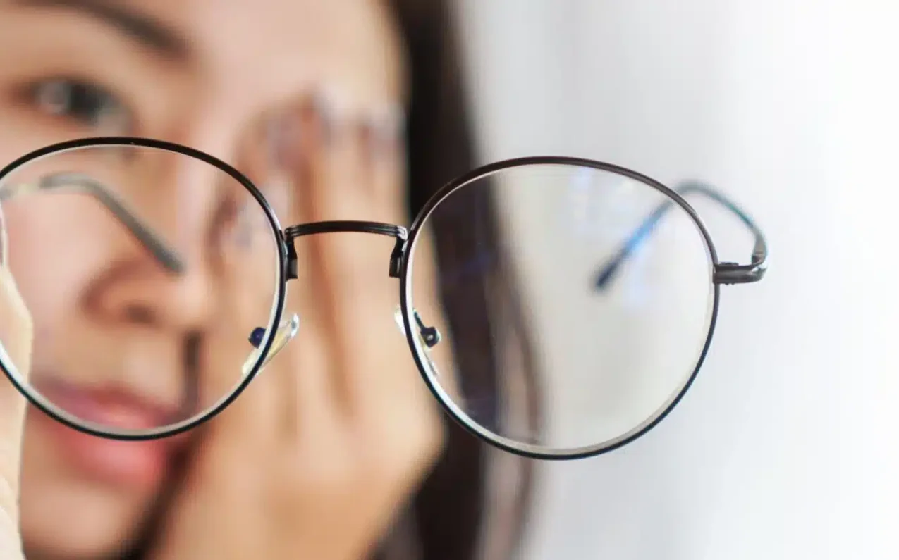 Ophtalmologue Fès : découvrez les symptômes de l’astigmatisme, les solutions de correction et quand consulter pour améliorer votre vision.